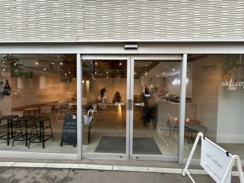 sal coffeeの店前