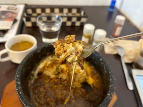 CAFE自給自足の石焼きチーズカレー