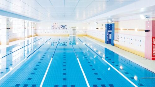 ホリデイスポーツのプール